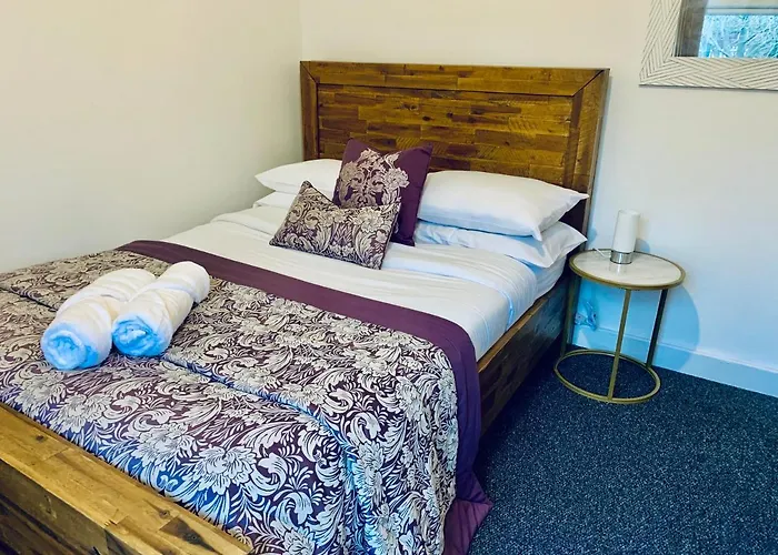 Comfortable 3 Bed Residential Home In Sheffield