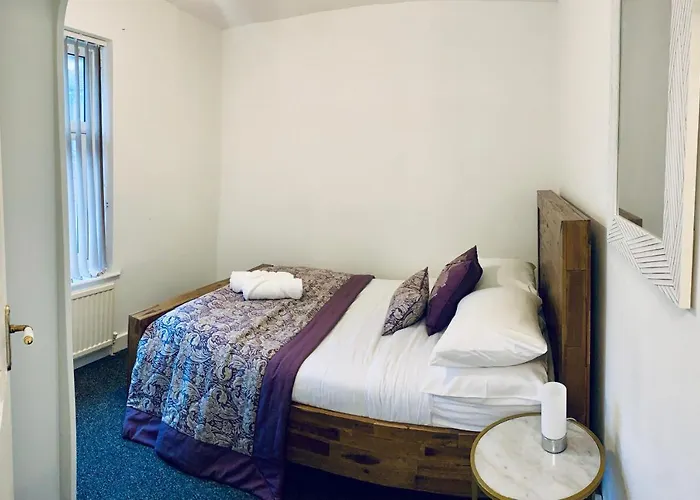 Comfortable 3 Bed Residential Home In Sheffield